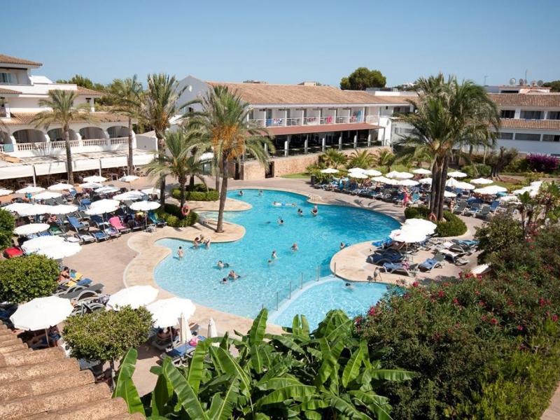 Hotel Beach Club Font De Sa Cala 1