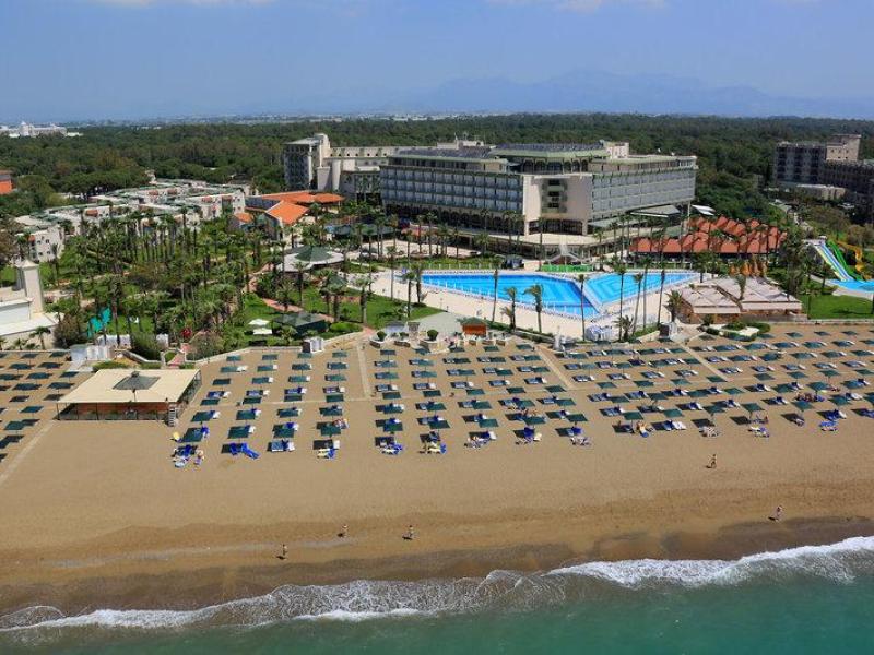 Hotel Adora Resort